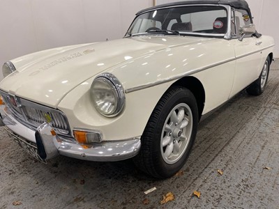 Lot 15 - 1971 MG B Roadster