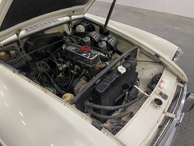 Lot 15 - 1971 MG B Roadster