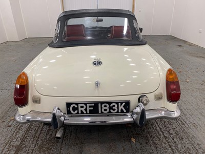 Lot 15 - 1971 MG B Roadster