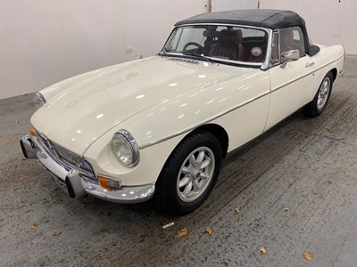 Lot 15 - 1971 MG B Roadster