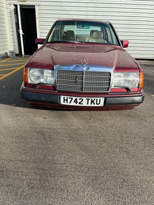 Lot 1991 Mercedes-Benz 260 E