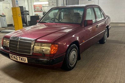 Lot 45 - 1991 Mercedes-Benz 260 E