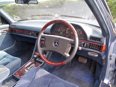 Lot 1986 Mercedes-Benz 560 SEL