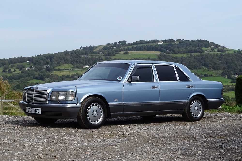 Lot 1986 Mercedes-Benz 560 SEL