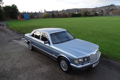 Lot 1986 Mercedes-Benz 560 SEL