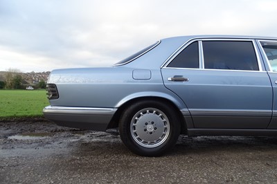 Lot 1986 Mercedes-Benz 560 SEL