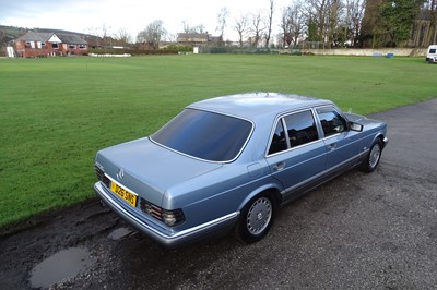 Lot 1986 Mercedes-Benz 560 SEL