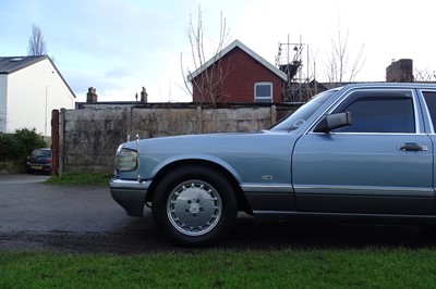 Lot 1986 Mercedes-Benz 560 SEL