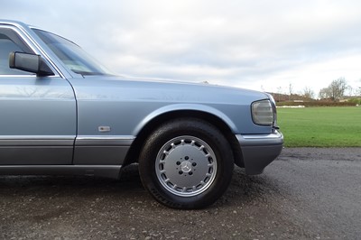 Lot 1986 Mercedes-Benz 560 SEL