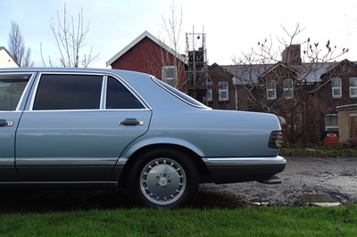 Lot 1986 Mercedes-Benz 560 SEL