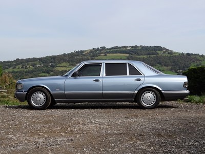 Lot 1986 Mercedes-Benz 560 SEL