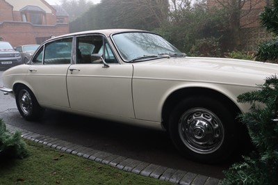 Lot 24 - 1976 Daimler Sovereign 4.2 LWB