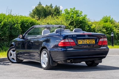 Lot 2001 Mercedes-Benz CLK 320 Elegance Convertible