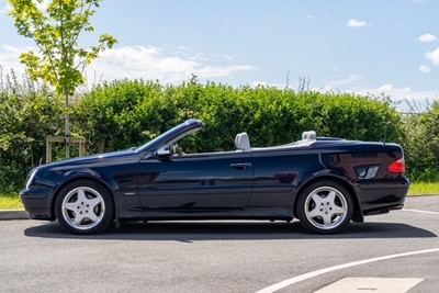 Lot 2001 Mercedes-Benz CLK 320 Elegance Convertible