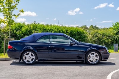 Lot 2001 Mercedes-Benz CLK 320 Elegance Convertible