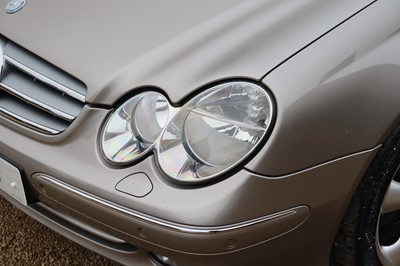 Lot 2004 Mercedes-Benz CLK320 Elegance