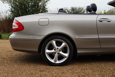 Lot 2004 Mercedes-Benz CLK320 Elegance