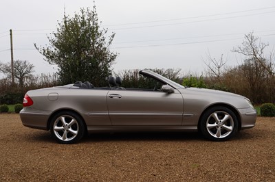 Lot 2004 Mercedes-Benz CLK320 Elegance