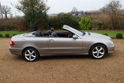 Lot 2004 Mercedes-Benz CLK320 Elegance