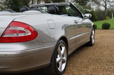 Lot 2004 Mercedes-Benz CLK320 Elegance