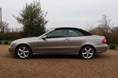 Lot 2004 Mercedes-Benz CLK320 Elegance