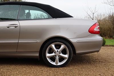 Lot 2004 Mercedes-Benz CLK320 Elegance