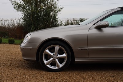 Lot 2004 Mercedes-Benz CLK320 Elegance