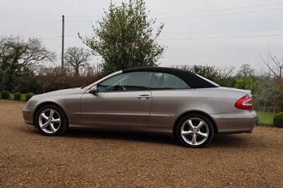 Lot 2004 Mercedes-Benz CLK320 Elegance