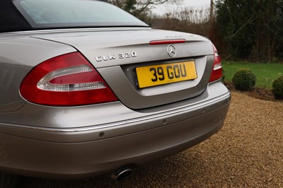 Lot 2004 Mercedes-Benz CLK320 Elegance