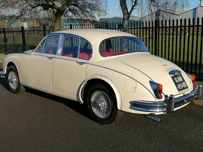 Lot 1966 Jaguar Mk II 2.4