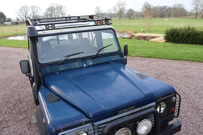 Lot 2000 Land Rover Defender 90 TD5