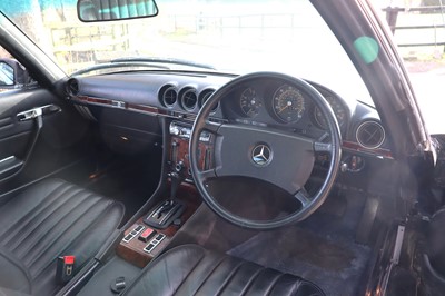 Lot 1980 Mercedes-Benz '560' SLC