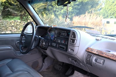 Lot 1996 Chevrolet Suburban 6.5 litre V8 Turbodiesel