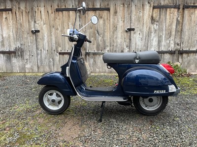 Lot c.2015 Vespa PX125E