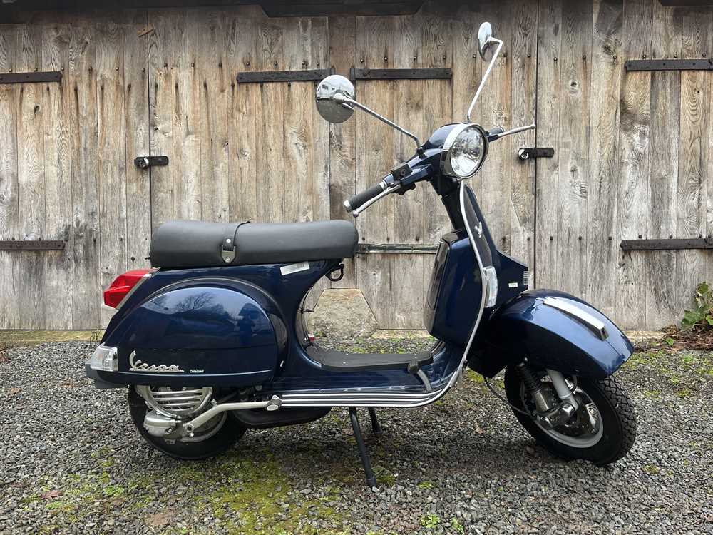 Lot c.2015 Vespa PX125E