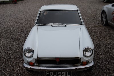 Lot 83 - 1972 MG B GT