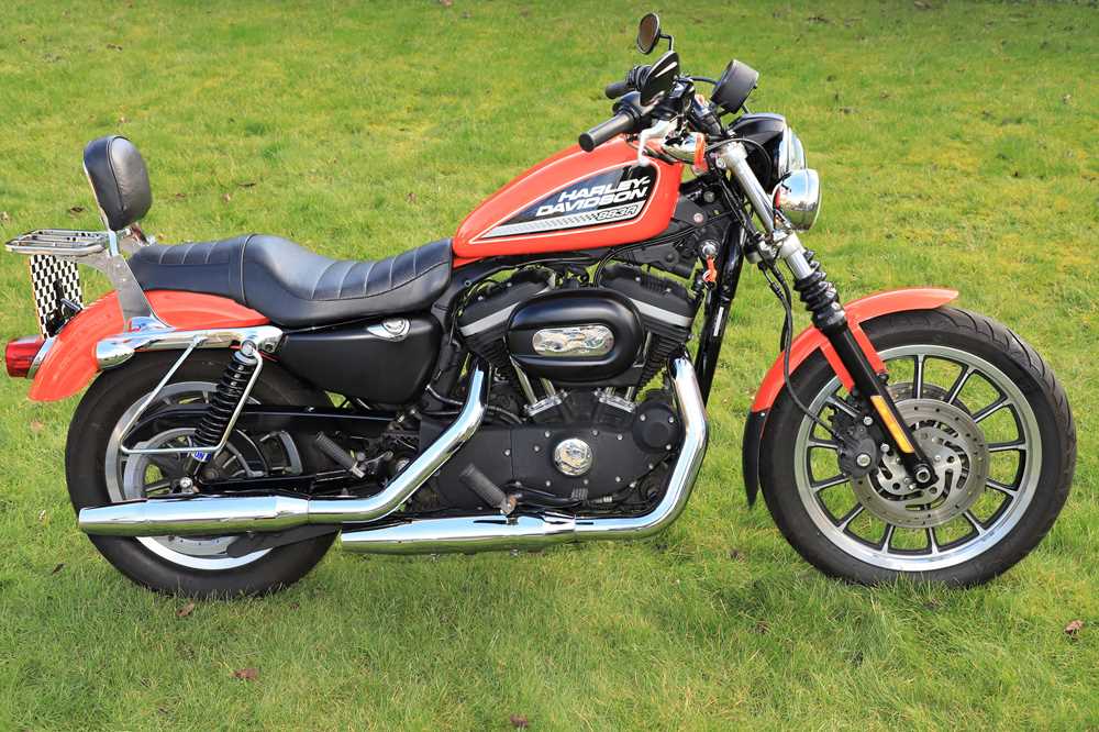 Lot 2010 Harley Davidson XL883R