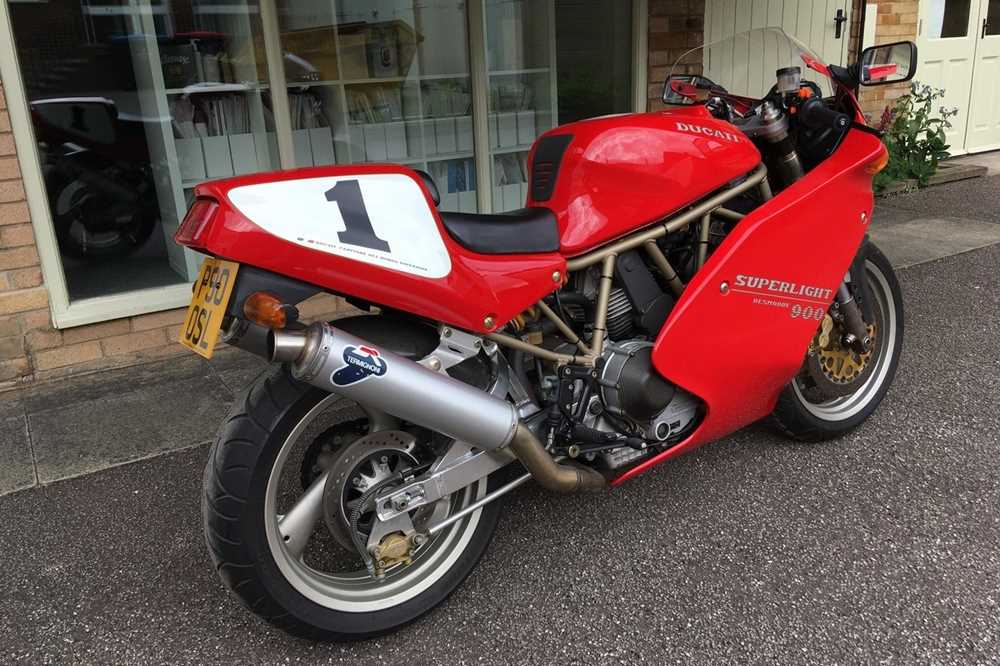 Lot 1996 Ducati 900 Superlight