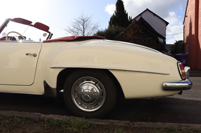 Lot 1961 Mercedes-Benz 190 SL