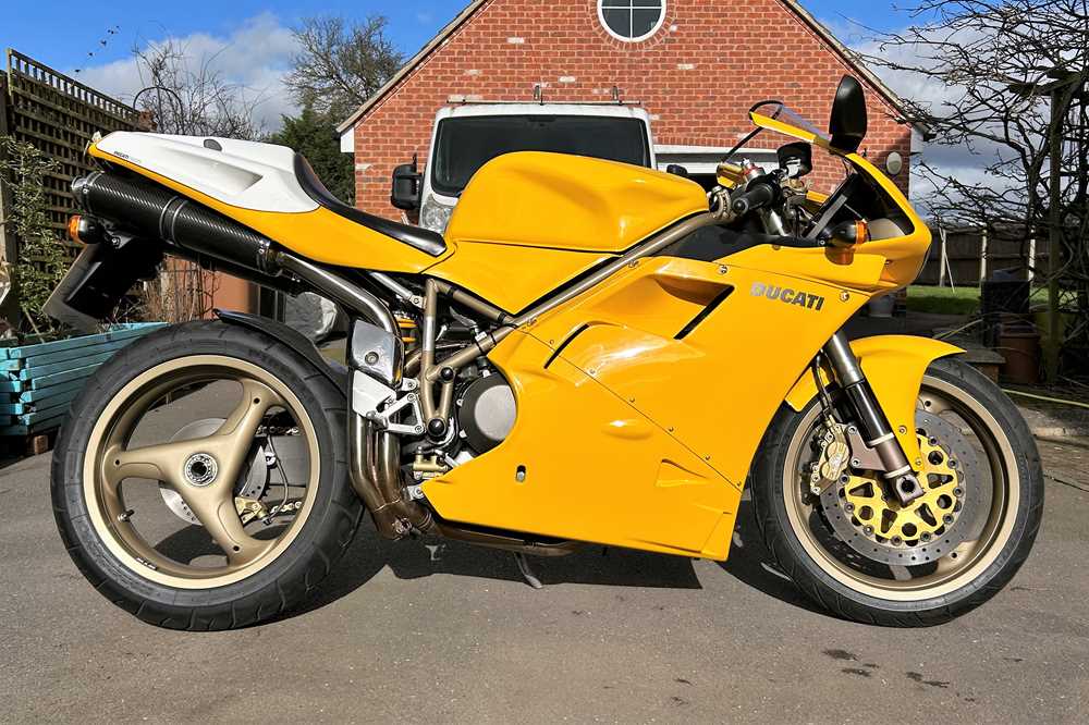 Lot 1998 Ducati 748 SPS