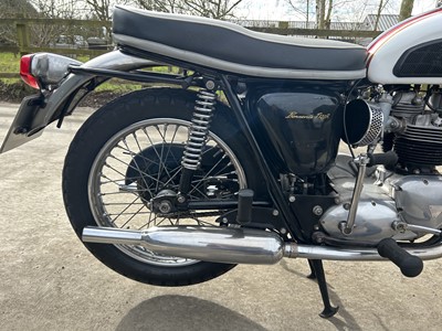 Lot 1966 triumph Bonneville T120R