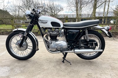 Lot 1966 triumph Bonneville T120R