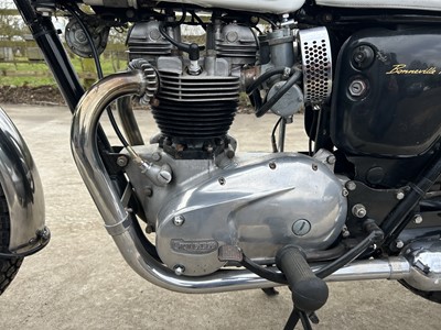 Lot 1966 triumph Bonneville T120R