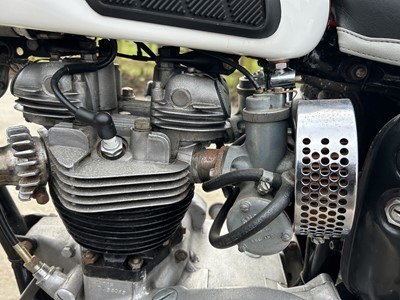 Lot 1966 triumph Bonneville T120R