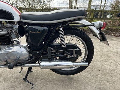 Lot 1966 triumph Bonneville T120R