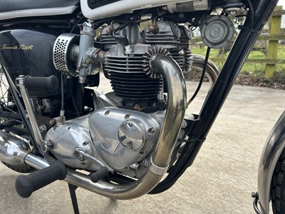 Lot 1966 triumph Bonneville T120R