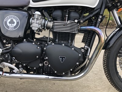 Lot 2015 Triumph Thruxton Ace Cafe Special