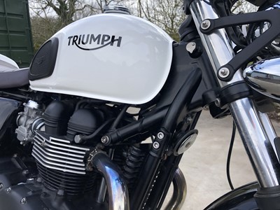 Lot 2015 Triumph Thruxton Ace Cafe Special