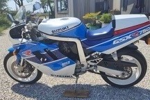 Lot 1990 Suzuki GSXR750L