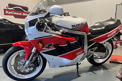 Lot 1990 Suzuki GSXR750L